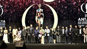 Altın Portakal, 'Okul Traşı' adlı filme verildi