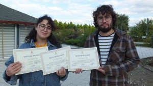 Annesinin karnında kursa katıldı!