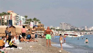 Antalya'da yaz ve kış! Yüksekte kar, sahilde güneş