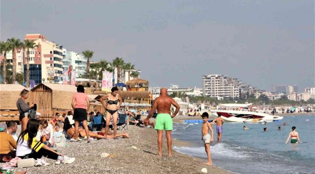 Antalya'da yaz ve kış! Yüksekte kar, sahilde güneş
