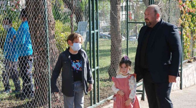 Ayda ve ailesi birbirine tutundu