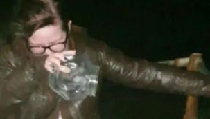 Babalarının küllerini yuttular!