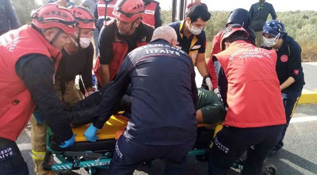 Balıkesir'de kamyonetle tır çarpışmasında 1 yaralı