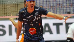 Başı yarılıp bayılan oyuncu, 3 hafta sonra sahaya döndü