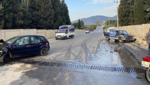 Bayındır'da feci kaza: 3 yaralı