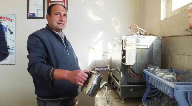 Bir koltukta üç karpuz