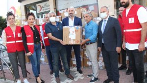 Bornova Kızılay'dan öğrencileri sevindiren yardım