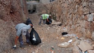 Dere yataklarından 485 torba çöp toplandı