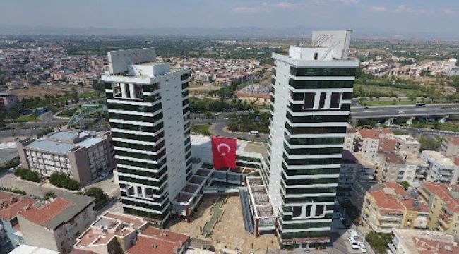 Didim'de "İkiz kuleler"in izinsiz bölümlerine yıkım