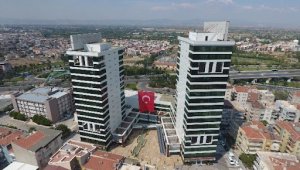 Didim'de "İkiz kuleler"in izinsiz bölümlerine yıkım