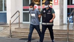 4 hırsızlık gerçekleştiren şüpheliyi tişörtü ele verdi