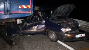 Ezilen otomobilden yara almadan çıktılar