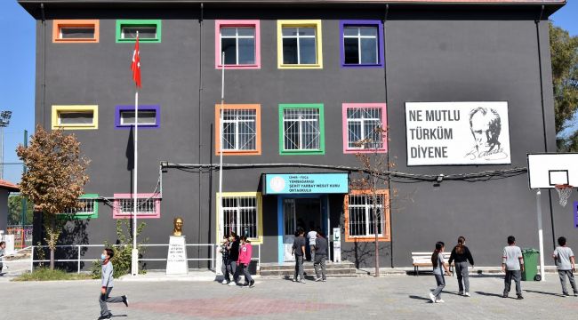 Foça Belediyesi'nden eğitime destek