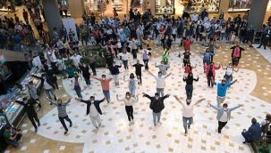 Gaziemir'de sürpriz zeybek gösterisi! 