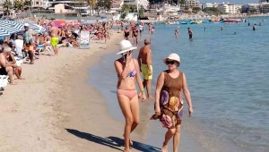 Görüntüler yazı aratmadı, sıcağı gören denize koştu