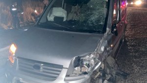 Hafif ticari araç ile çarpışan motosiklet sürücüsü hayatını yitirdi