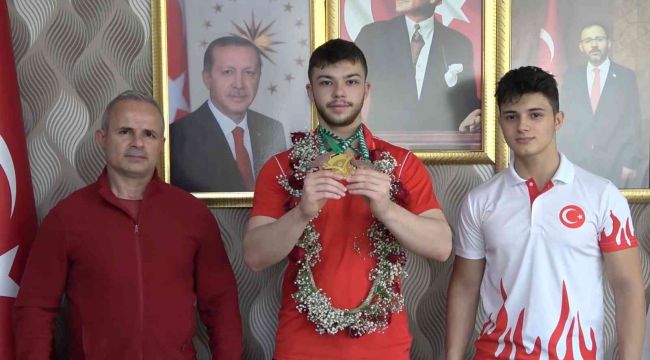 Hakan Şükrü Kurnaz halterin dünya şampiyonu 