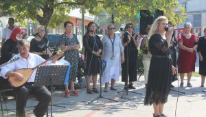 Halkın ayağına kadar gidip ücretsiz THM konseri veriyorlar