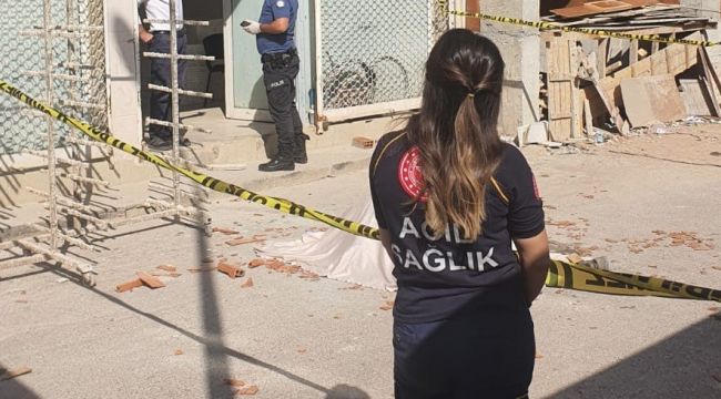 İnşaattan beton zemine düşen adam hayatını kaybetti