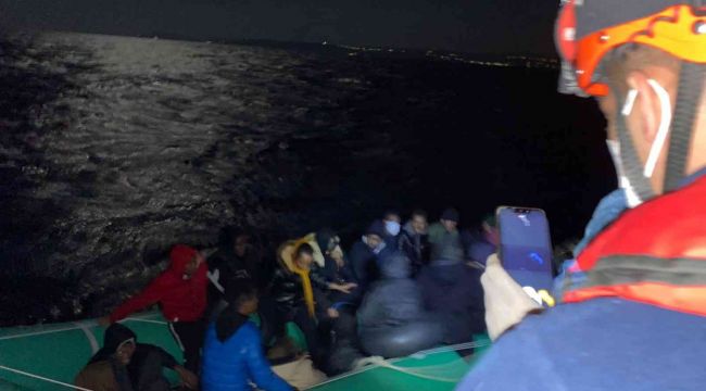 İzmir açıklarında 27 göçmen yakalandı