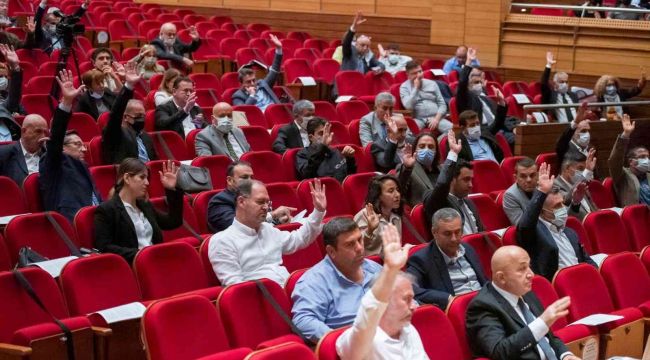 İzmir Büyükşehir Meclisinde depremzedeleri sevindiren karar
