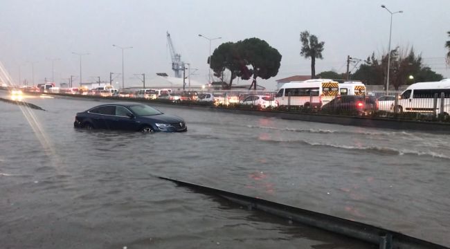 İzmir Valiliği'nden sel uyarısı yapıldı