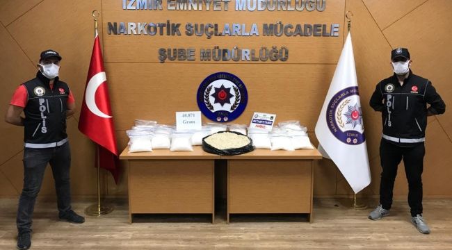 İzmir'de 100 bin kişiyi zehirleyecek uyuşturucu ele geçti