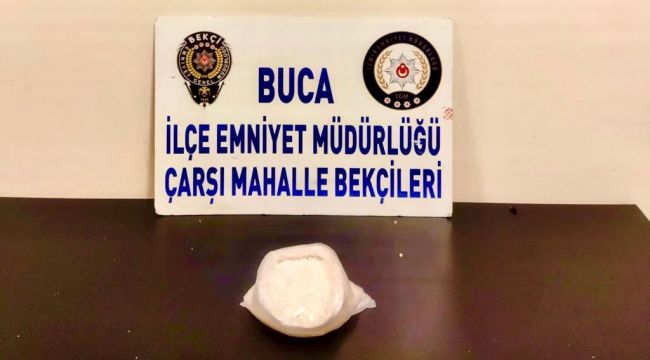 İzmir'de, Bekçiler durdurduğu araçtan yarım kilo uyuşturucu buldu