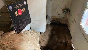 İzmir'de kaçak kazıya polis baskını: 3 gözaltı