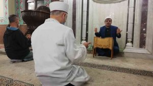 İzmir'de Mevlit Kandili dualarla idrak edildi