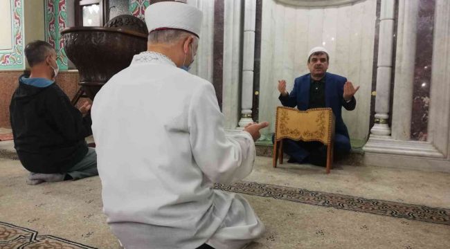 İzmir'de Mevlit Kandili dualarla idrak edildi