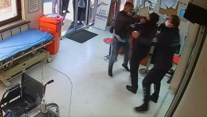 İzmir'de bir hasta, görevlilere böyle saldırdı