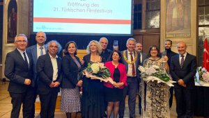 İzmir'i dev bir film platosuna çevirmek istiyor