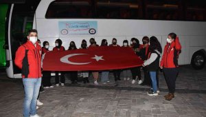 İzmirli 20 öğrenci 4 günlük gezi için yola çıktı