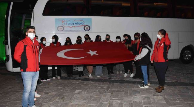 İzmirli 20 öğrenci 4 günlük gezi için yola çıktı