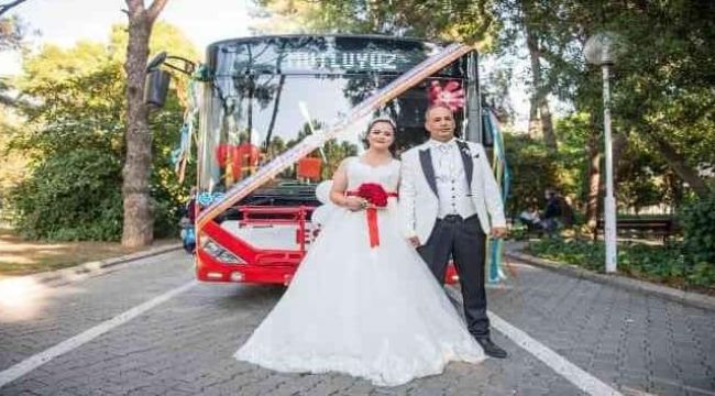 Kadın belediye otobüs şoförünün gelin arabası!