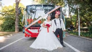 Kadın belediye otobüs şoförünün gelin arabası!