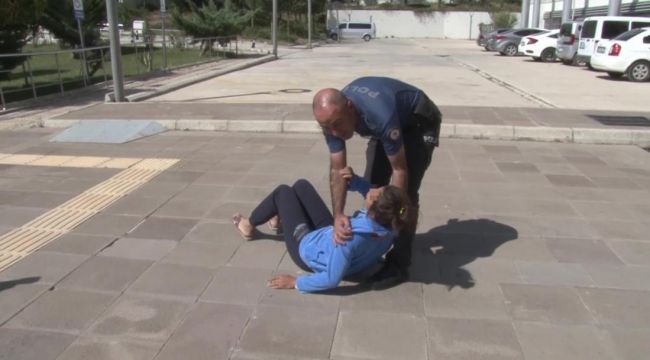 Kendini öldürmeye kalkan gencin serbest bırakılması için kendini yerden yere attı