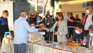 Kibar Pazaryeri'nde tezgahlar sahiplerini buldu