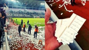 Kur'an sayfaları konfeti şeklinde sahaya fırlatıldı