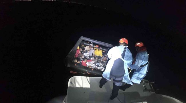 Kuşadası açıklarında 25 düzensiz göçmen yakalandı