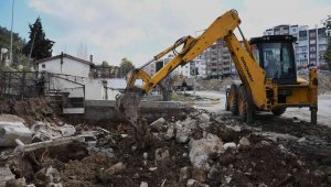 Kuşadası Belediyesi'nden kaçak yapılaşmaya ceza 