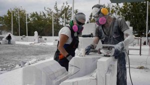 Kuşadası'nda 'yaşam hakkı' mermer bloklarda