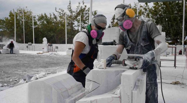 Kuşadası'nda 'yaşam hakkı' mermer bloklarda