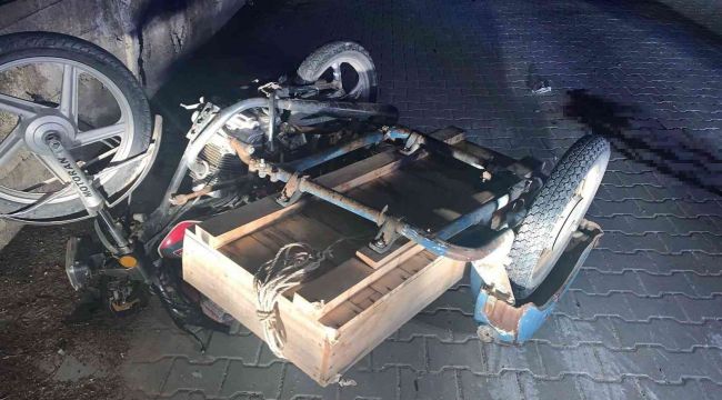 Manisa'da sepetli motosiklet devrildi: 1 ölü
