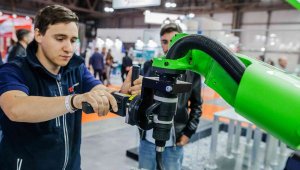 Manisalı iş insanları İtalya iş dünyası ile fikir alışverişinde bulundu