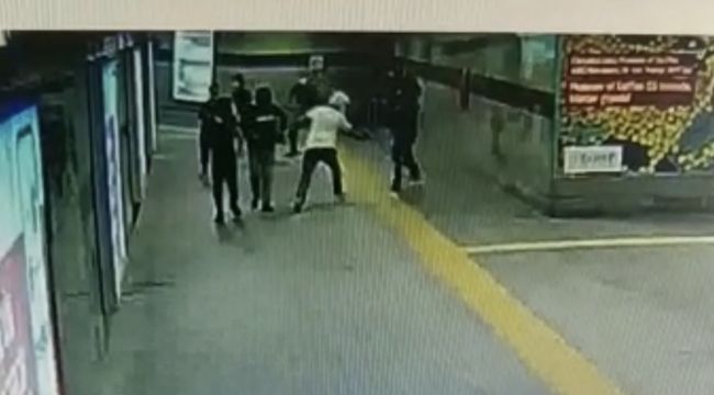 Metro alt geçidinde silahlı saldırı kamerada