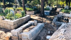 Mezar soyguncuları musluk bırakmadı