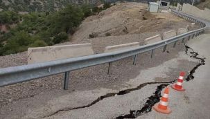 Mezarlık yolu çöktü