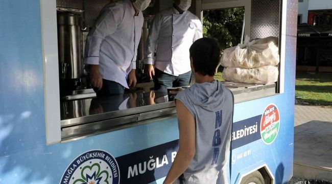 Muğla Büyükşehir'den Üniversitelilere sabah çorbası